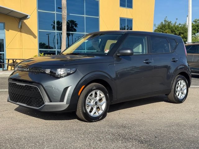 Certified 2025 Kia Soul LX w/ LX Technology Package FWD image 2