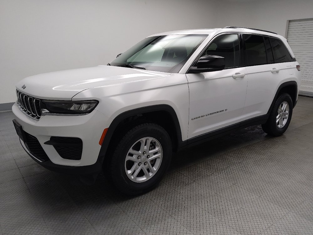 Used 2022 Jeep Grand Cherokee Laredo w/ Luxury Tech Group I AWD/4WD image 2
