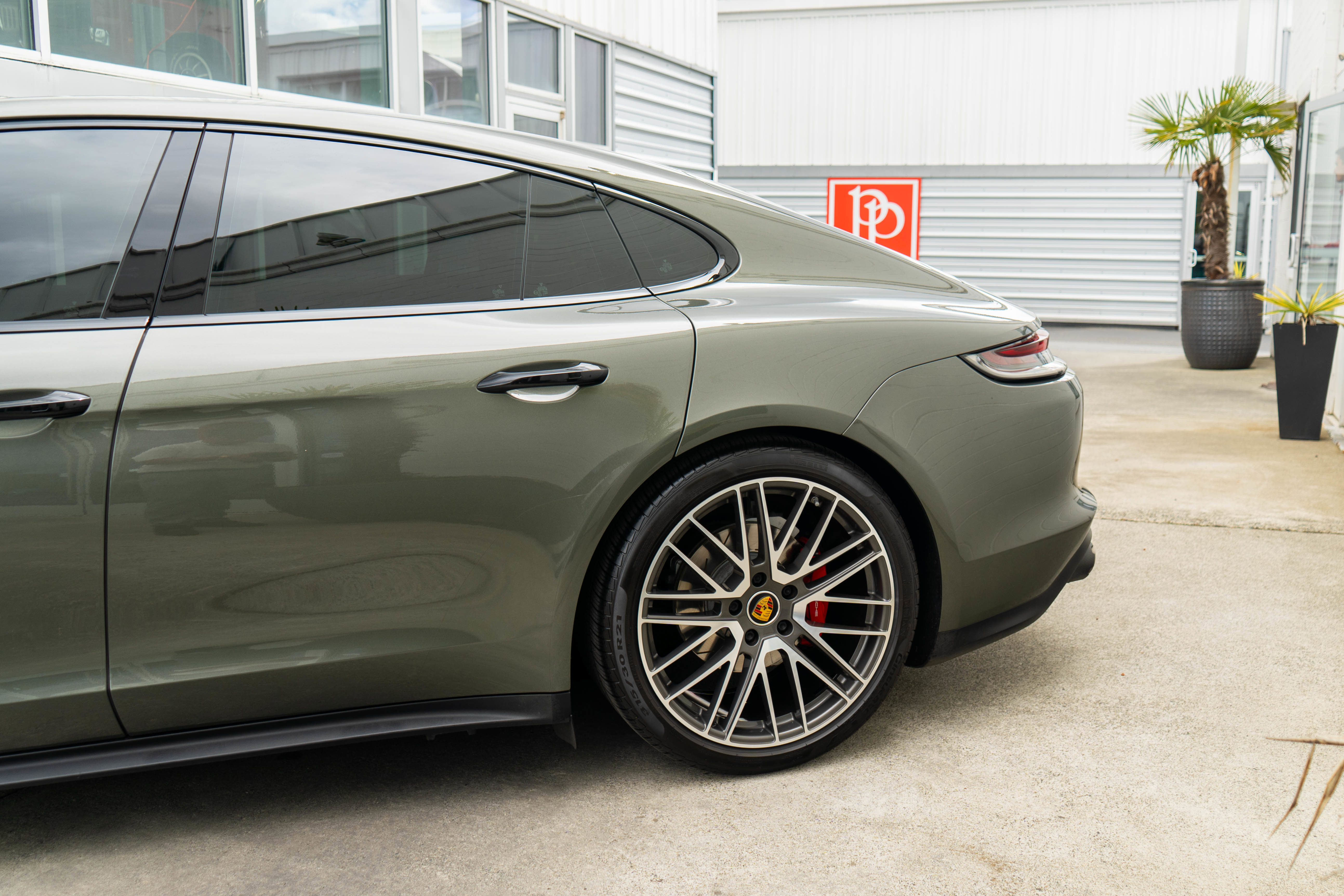 Used 2022 Porsche Panamera 4S AWD/4WD image 5
