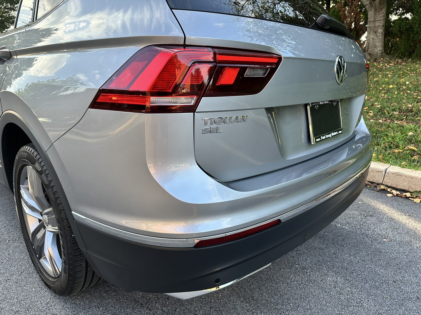 Used 2020 Volkswagen Tiguan SEL AWD/4WD image 86