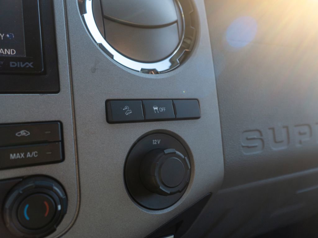 Used 2015 Ford F250 XLT w/ XLT Interior Package image 28