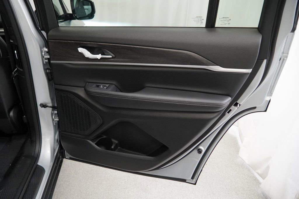 New 2025 Jeep Grand Cherokee L Limited image 33