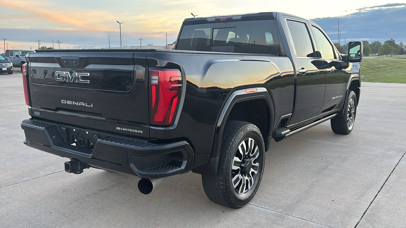 Used 2024 GMC Sierra 2500 Denali Ultimate image 8