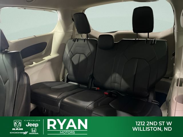 Used 2018 Chrysler Pacifica Touring-L FWD image 43