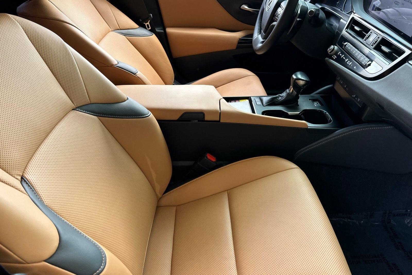 Used 2024 Lexus ES 300h w/ Premium Package image 32