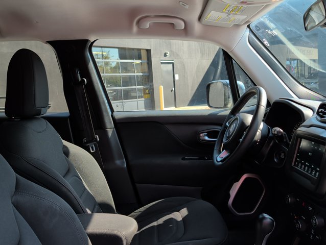 Used 2020 Jeep Renegade Latitude FWD image 26