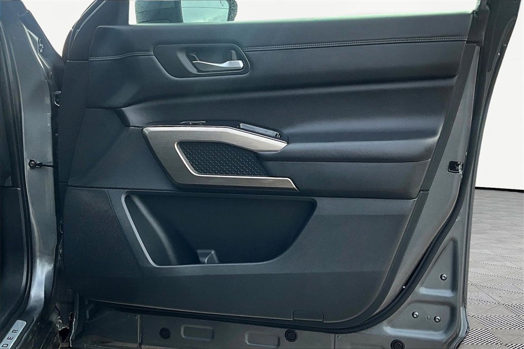 Used 2024 Nissan Pathfinder Platinum w/ Cargo Package image 24