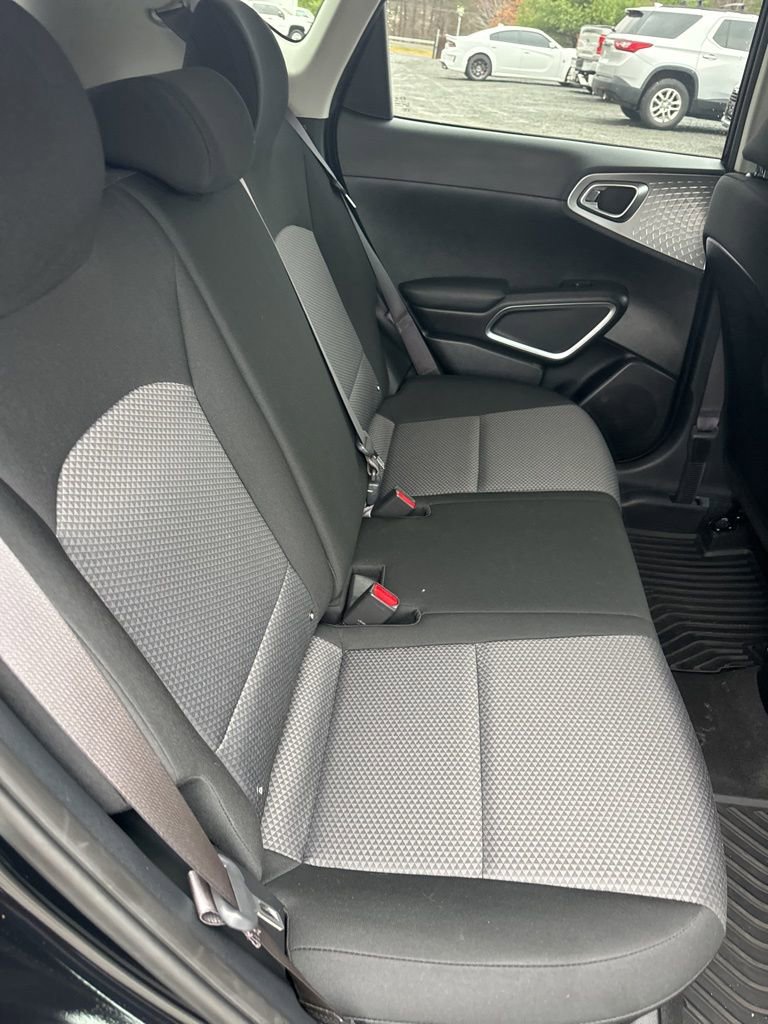 Used 2021 Kia Soul LX image 10