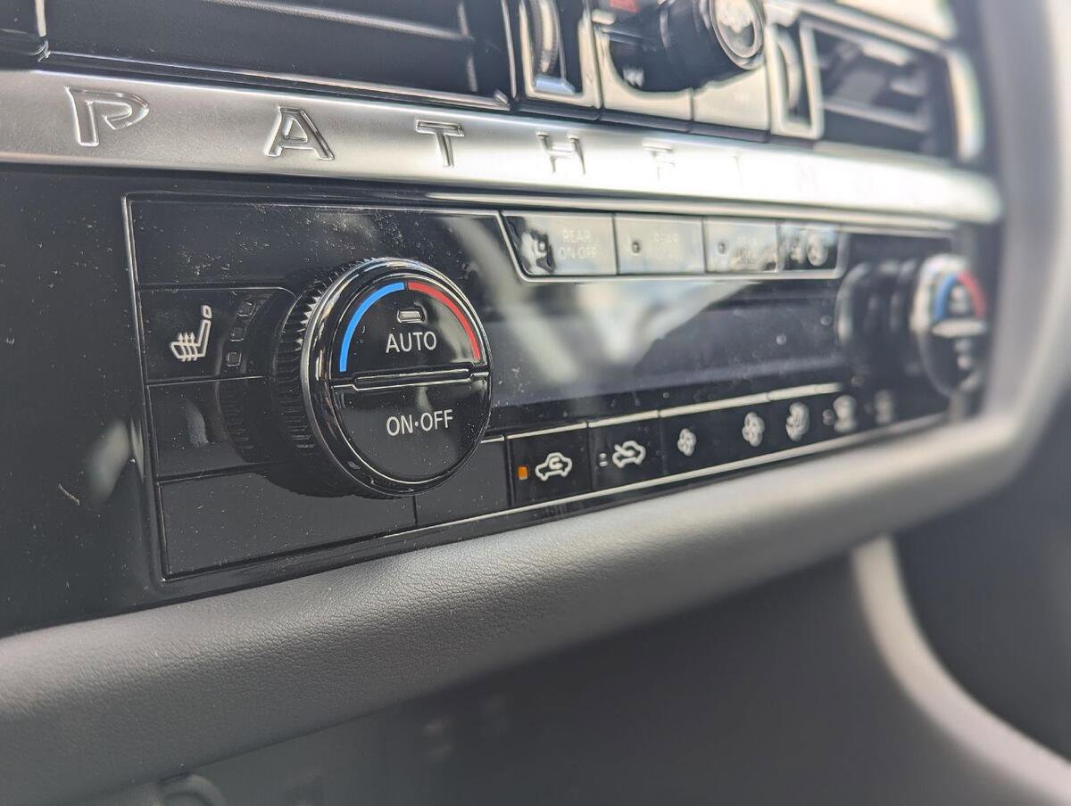 New 2026 Nissan Pathfinder SL AWD/4WD image 26