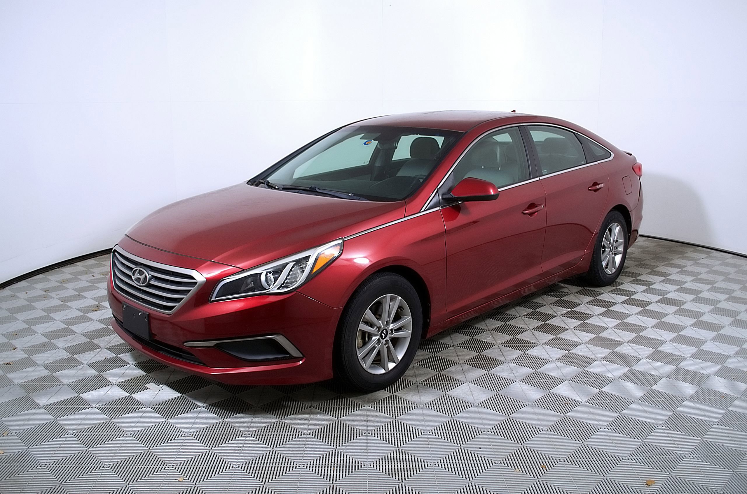 Used 2016 Hyundai Sonata SE FWD image 3