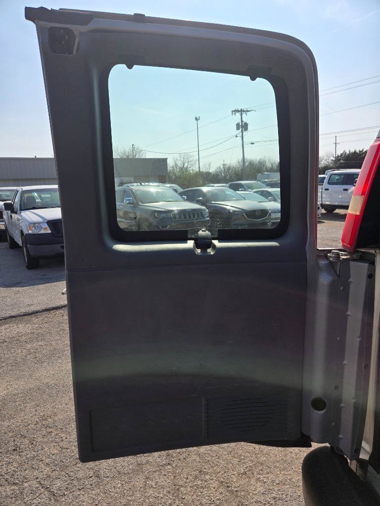 Used 2006 GMC Savana 1500 Passenger RWD image 20
