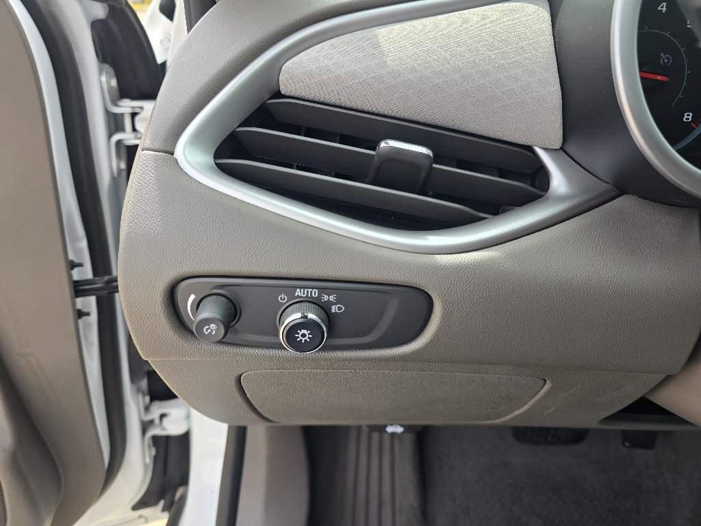 Used 2022 Chevrolet Malibu LT FWD image 17