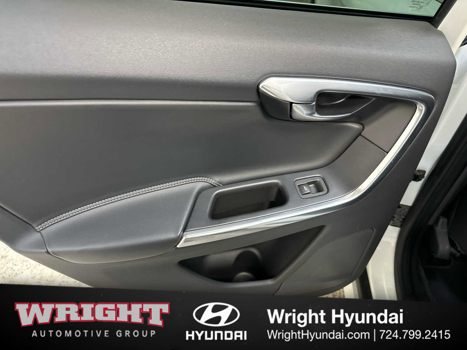 Used 2015 Volvo XC60 T6 R-Design w/ Proximity Package image 12