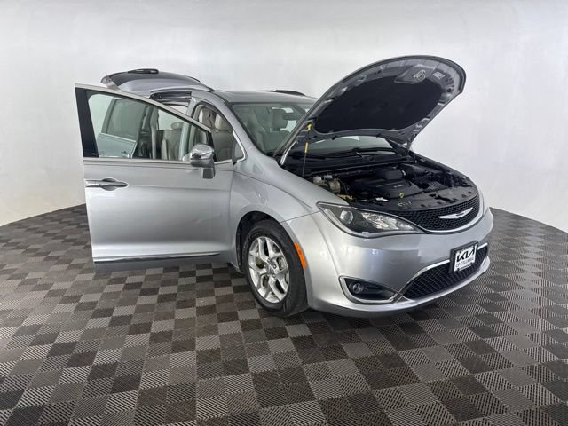 Used 2018 Chrysler Pacifica Limited FWD image 14