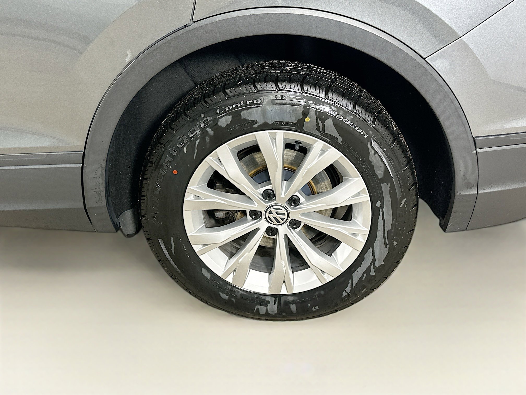 Used 2018 Volkswagen Tiguan S image 37