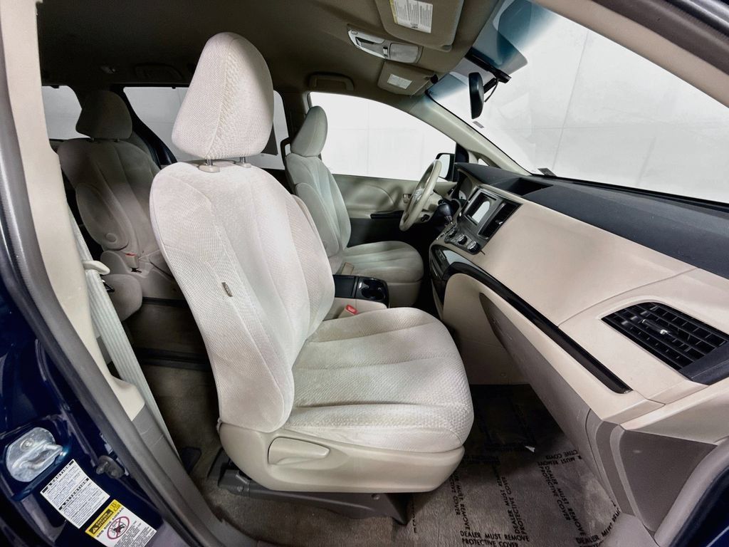 Used 2011 Toyota Sienna LE w/ Towing Pkg AWD/4WD image 30