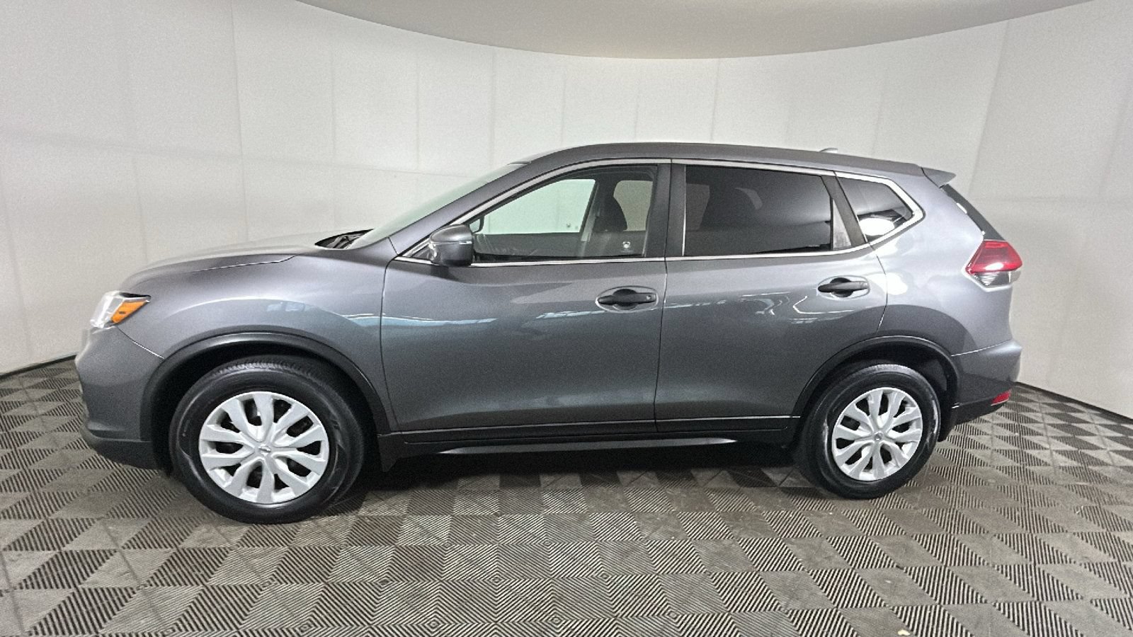 Used 2019 Nissan Rogue S FWD image 5