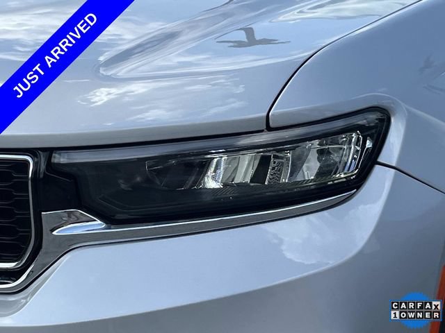 Used 2025 Jeep Grand Cherokee Limited w/ Luxury Tech Group II AWD/4WD image 9