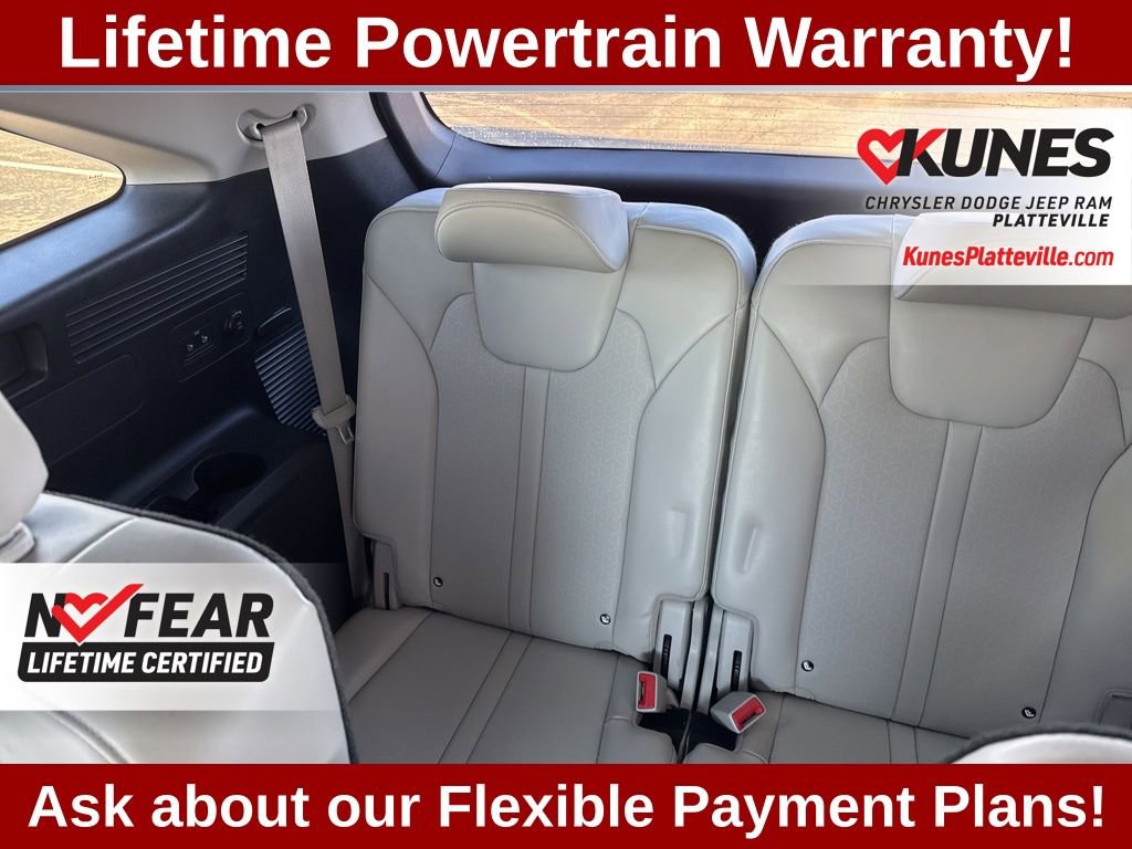 Used 2023 Kia Sorento EX image 25