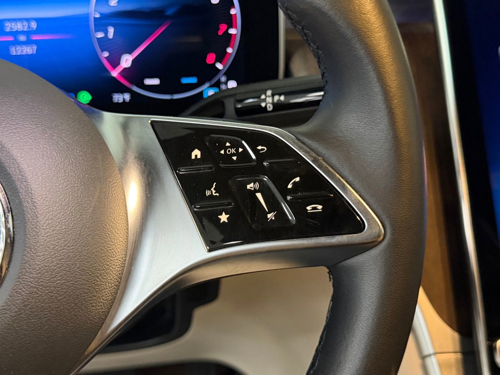 Used 2025 Mercedes-Benz GLC 300 image 28