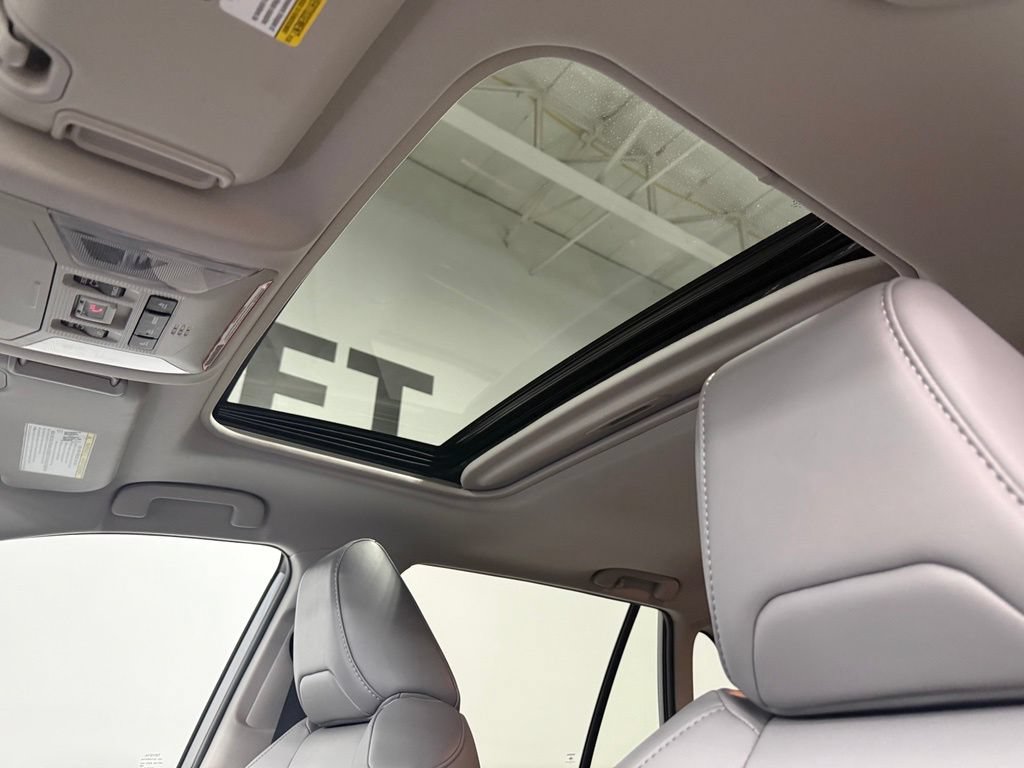 Used 2021 Toyota RAV4 XLE Premium AWD/4WD image 14