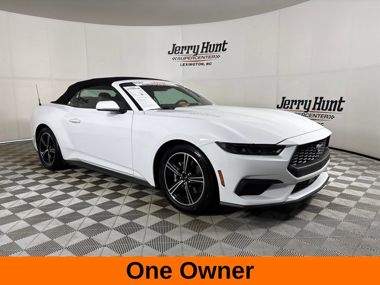 Used 2025 Ford Mustang Premium RWD image 4