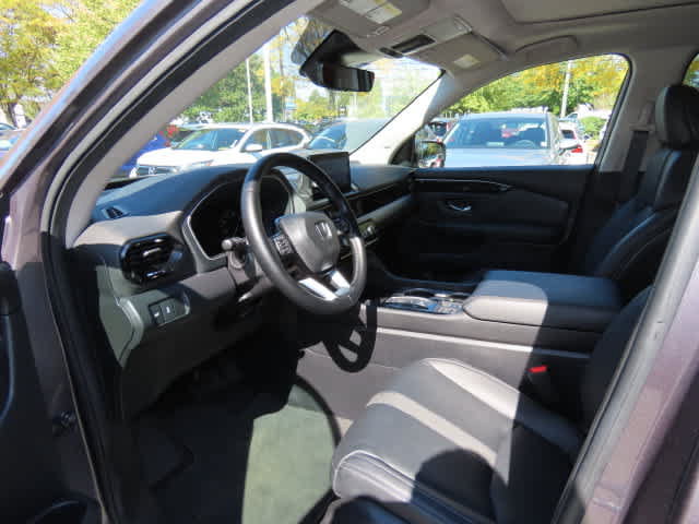 Certified 2023 Honda Pilot Touring image 2