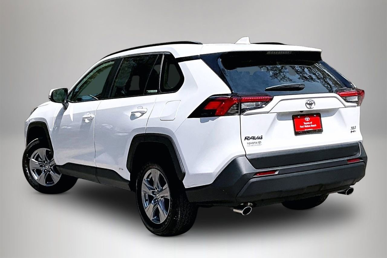 Used 2025 Toyota RAV4 XLE w/ Convenience Package image 4