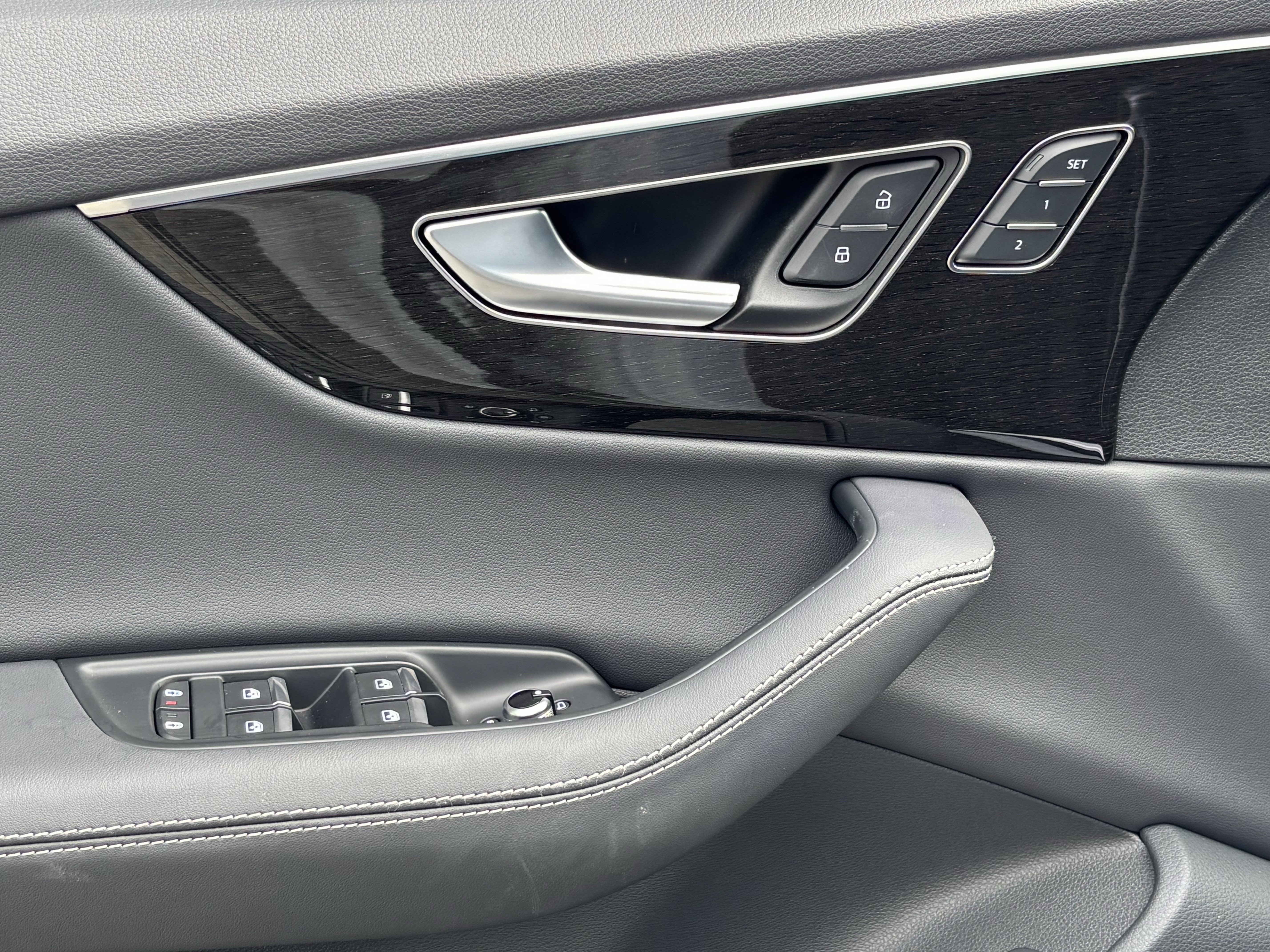 Used 2025 Audi Q7 3.0T Prestige image 15