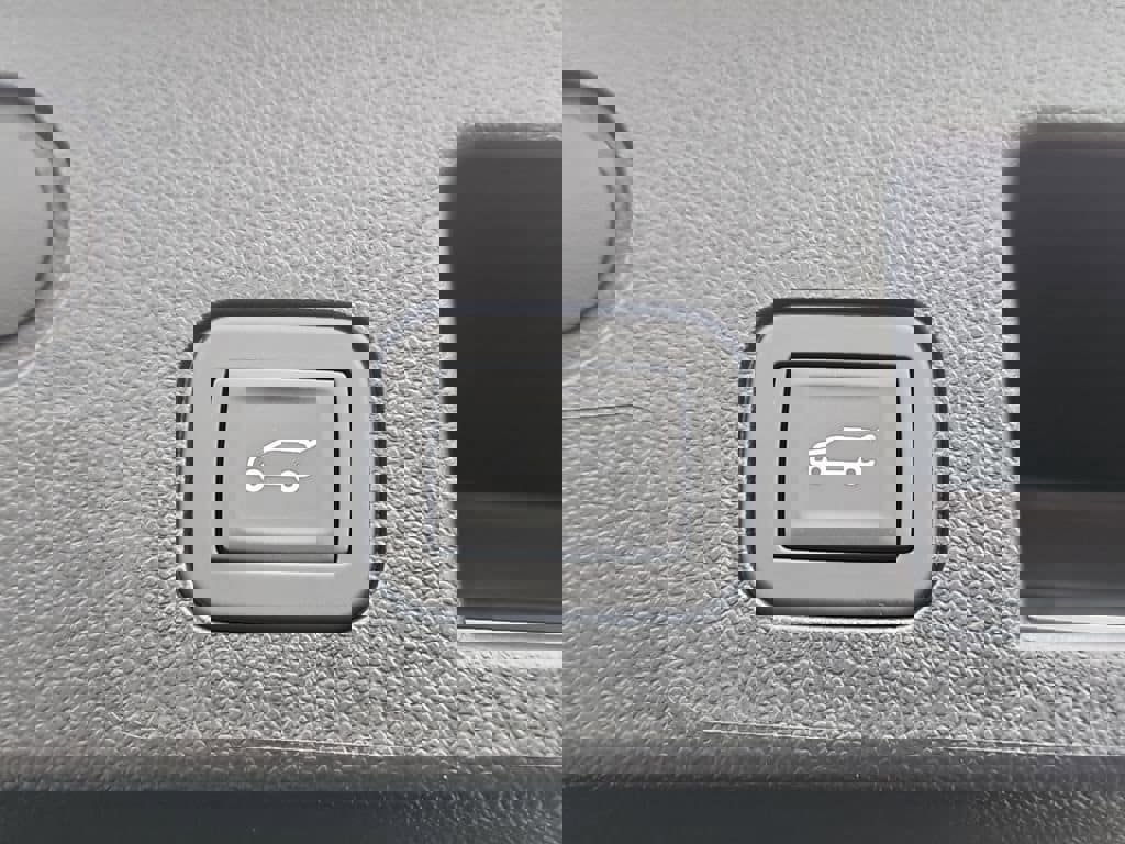 New 2026 GMC Terrain AT4 w/ Convenience Package III image 21