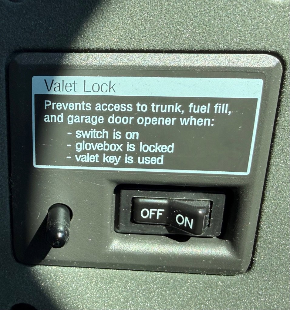 Used 2004 Cadillac Seville SLS w/ Preferred Equipment Group image 13