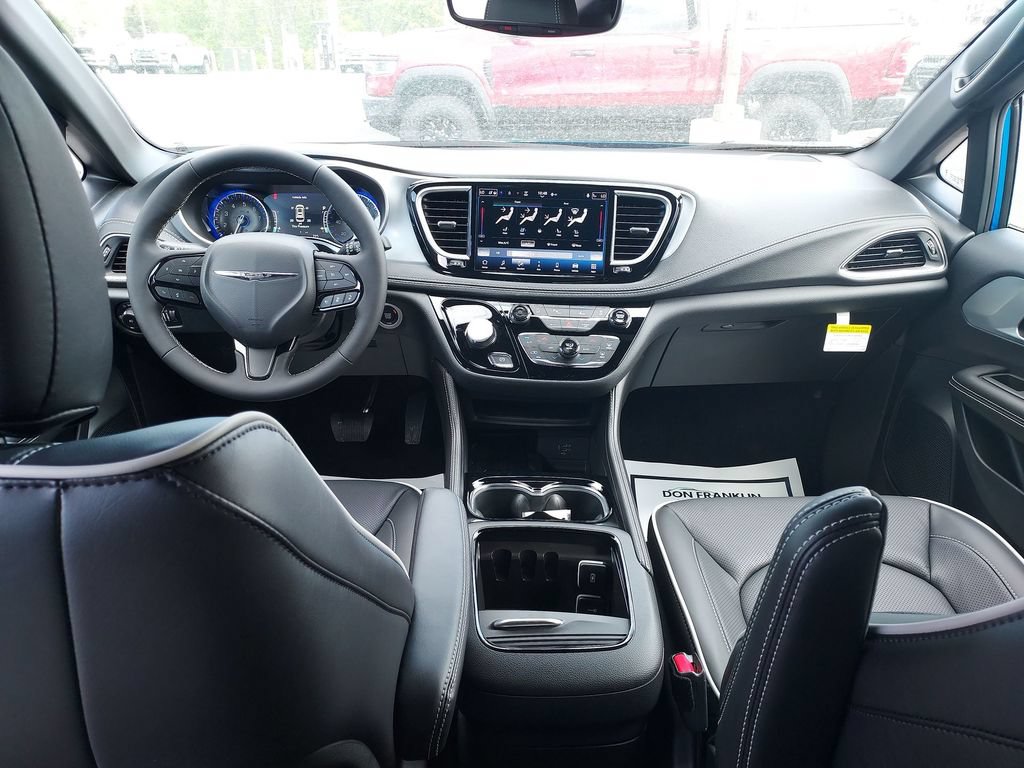 New 2026 Chrysler Pacifica Limited w/ S Appearance Package FWD image 10