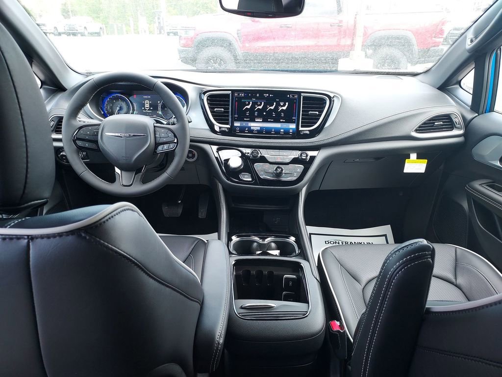 New 2026 Chrysler Pacifica Limited w/ S Appearance Package FWD image 10