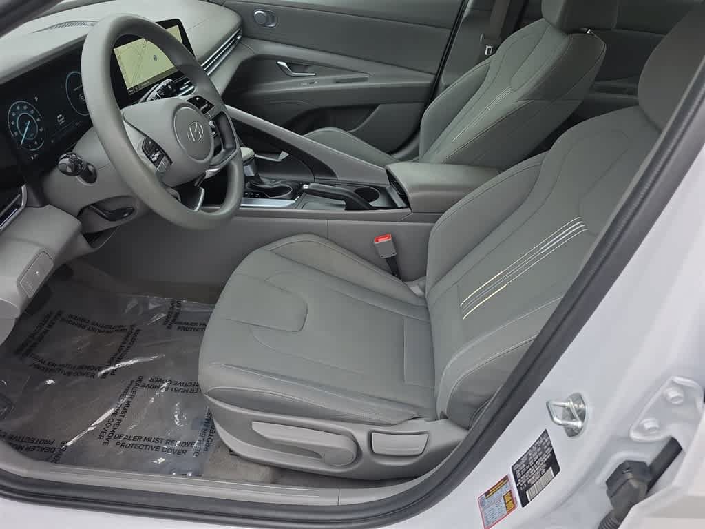 Used 2024 Hyundai Elantra SEL FWD image 15