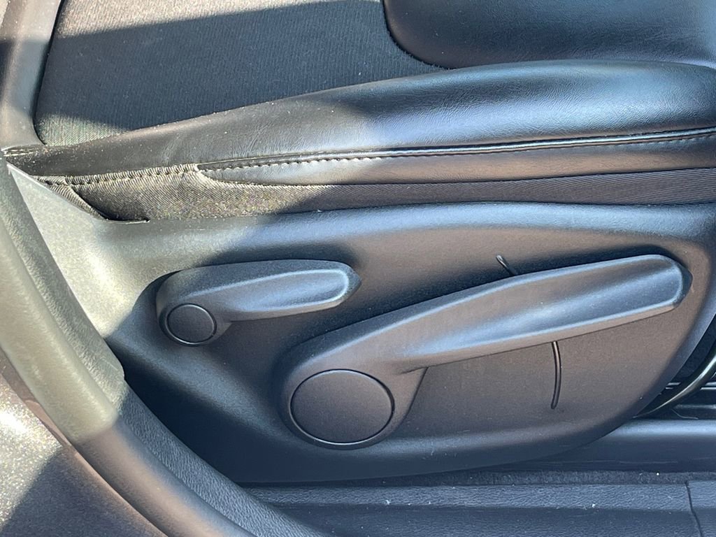 Used 2020 Jeep Cherokee Latitude Plus image 14