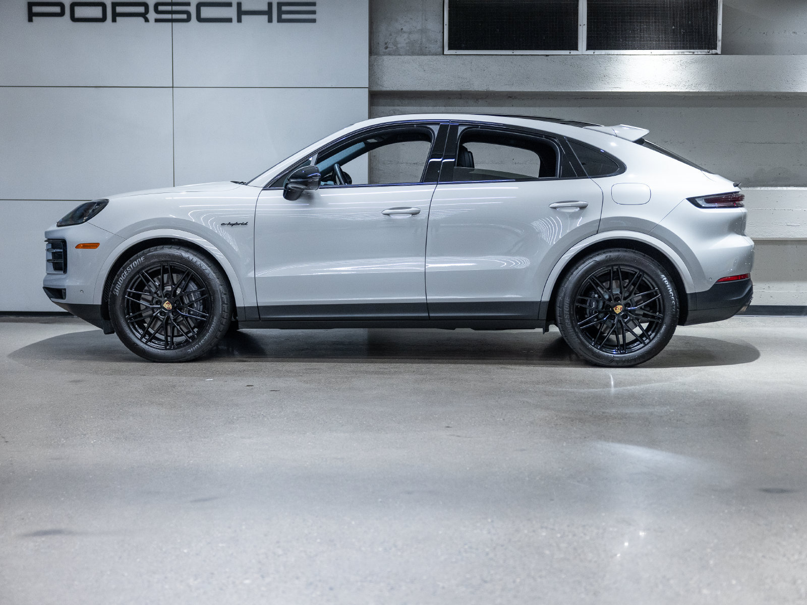 Certified 2024 Porsche Cayenne Coupe AWD/4WD image 2