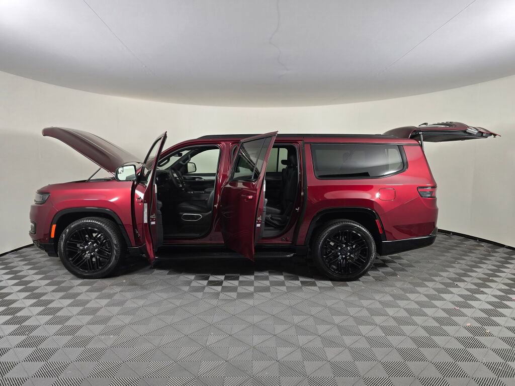 New 2025 Jeep Wagoneer L Series II w/ HD Trailer Tow Package w/25F image 15