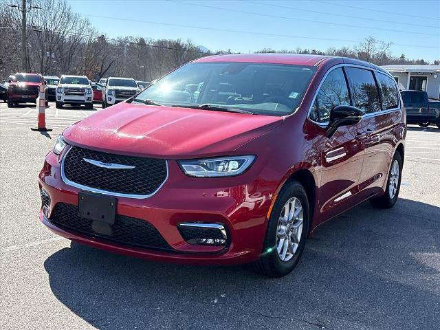 Used 2024 Chrysler Pacifica Touring-L image 4