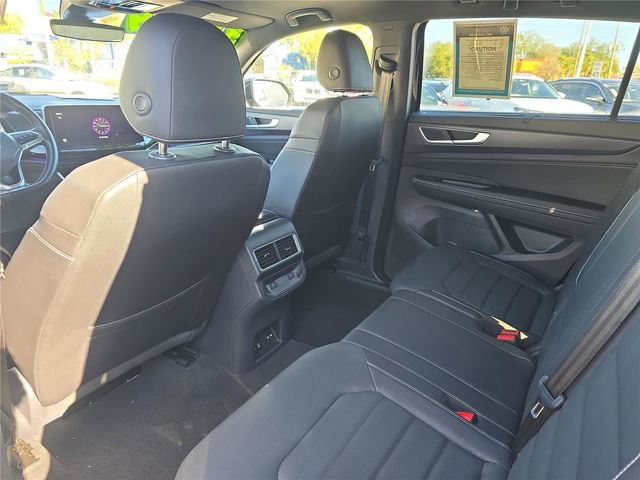 Used 2025 Volkswagen Atlas Cross Sport SEL image 12