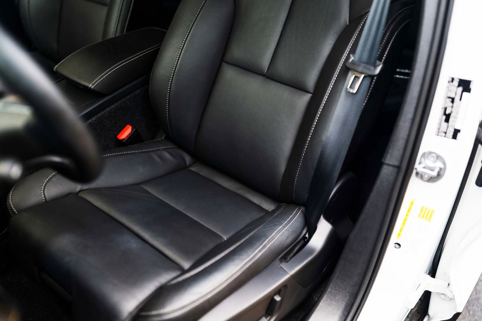 Used 2025 Volvo XC40 B5 Plus w/ Protection Package Premier image 26