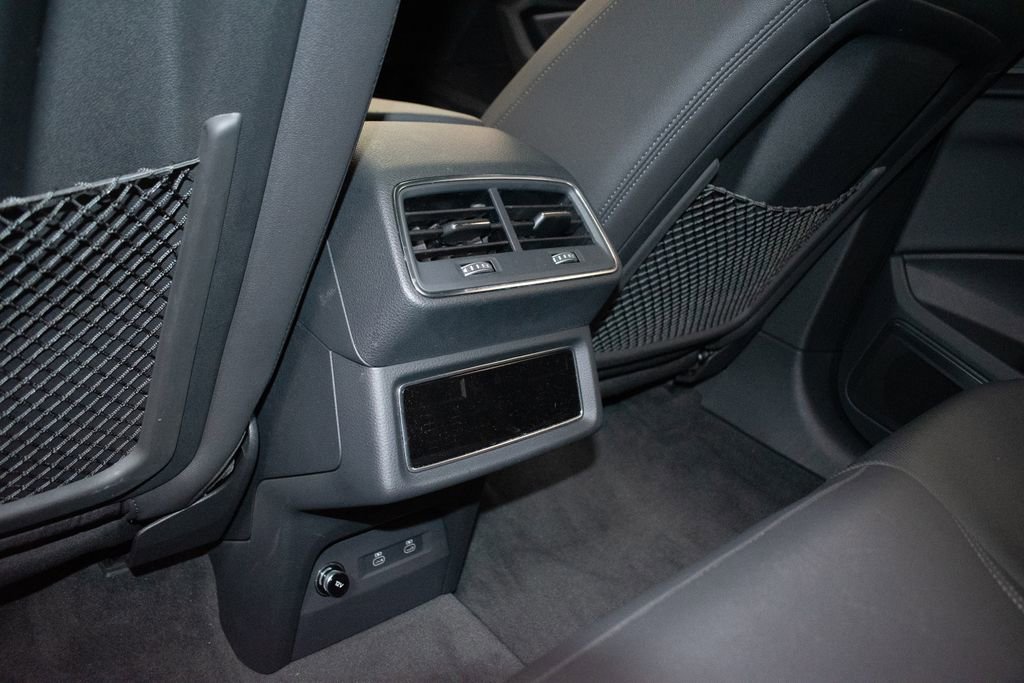 Used 2023 Audi e-tron Premium Plus w/ Premium Plus Package image 25
