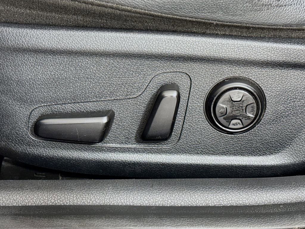 Used 2022 Kia Stinger GT-Line w/ Sun & Sound Package image 17