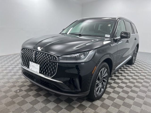 Used 2025 Lincoln Aviator AWD image 2