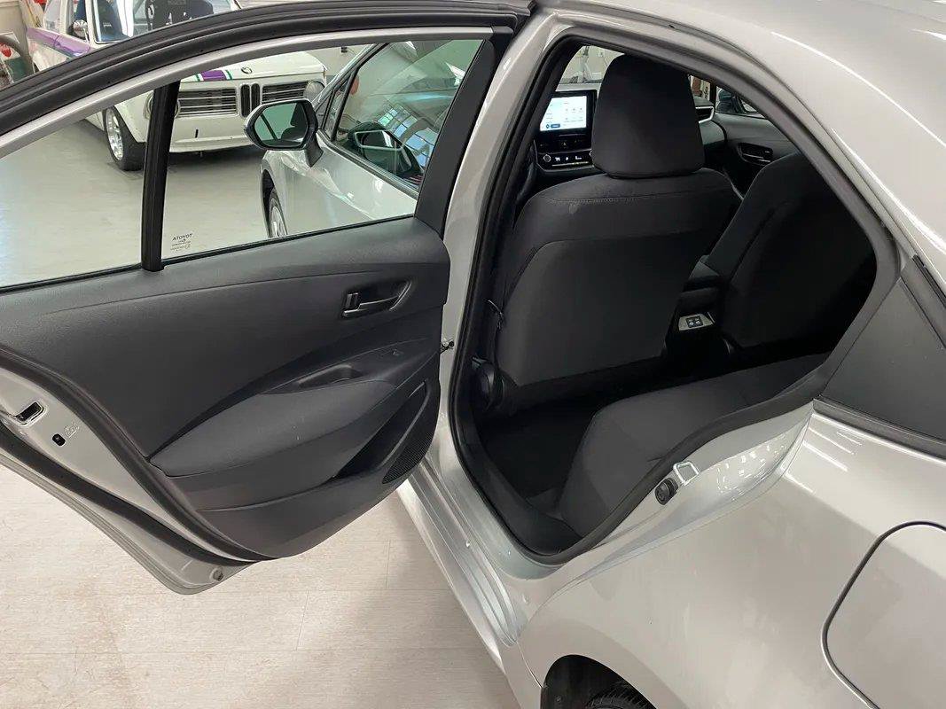 Used 2025 Toyota Corolla LE FWD image 23