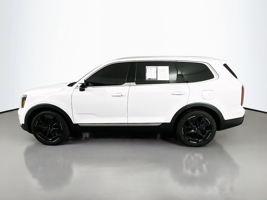 Used 2024 Kia Telluride EX w/ EX Captain's Chair Package image 4