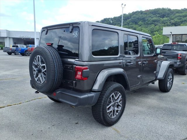 Used 2025 Jeep Wrangler Unlimited Sahara AWD/4WD image 5