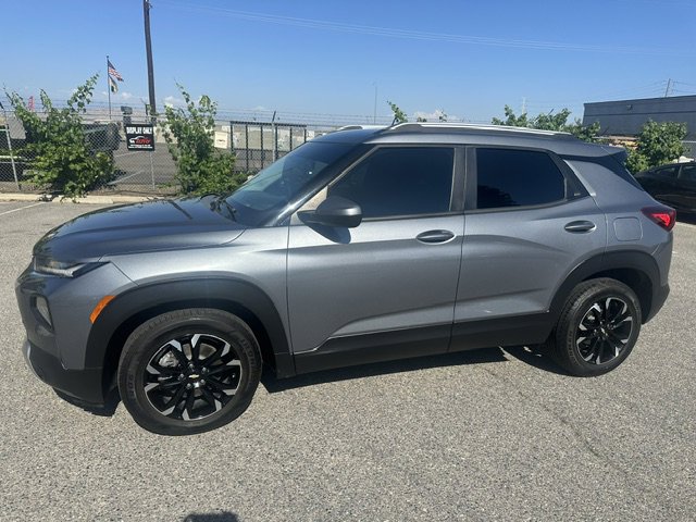 Used 2021 Chevrolet TrailBlazer LT FWD image 2