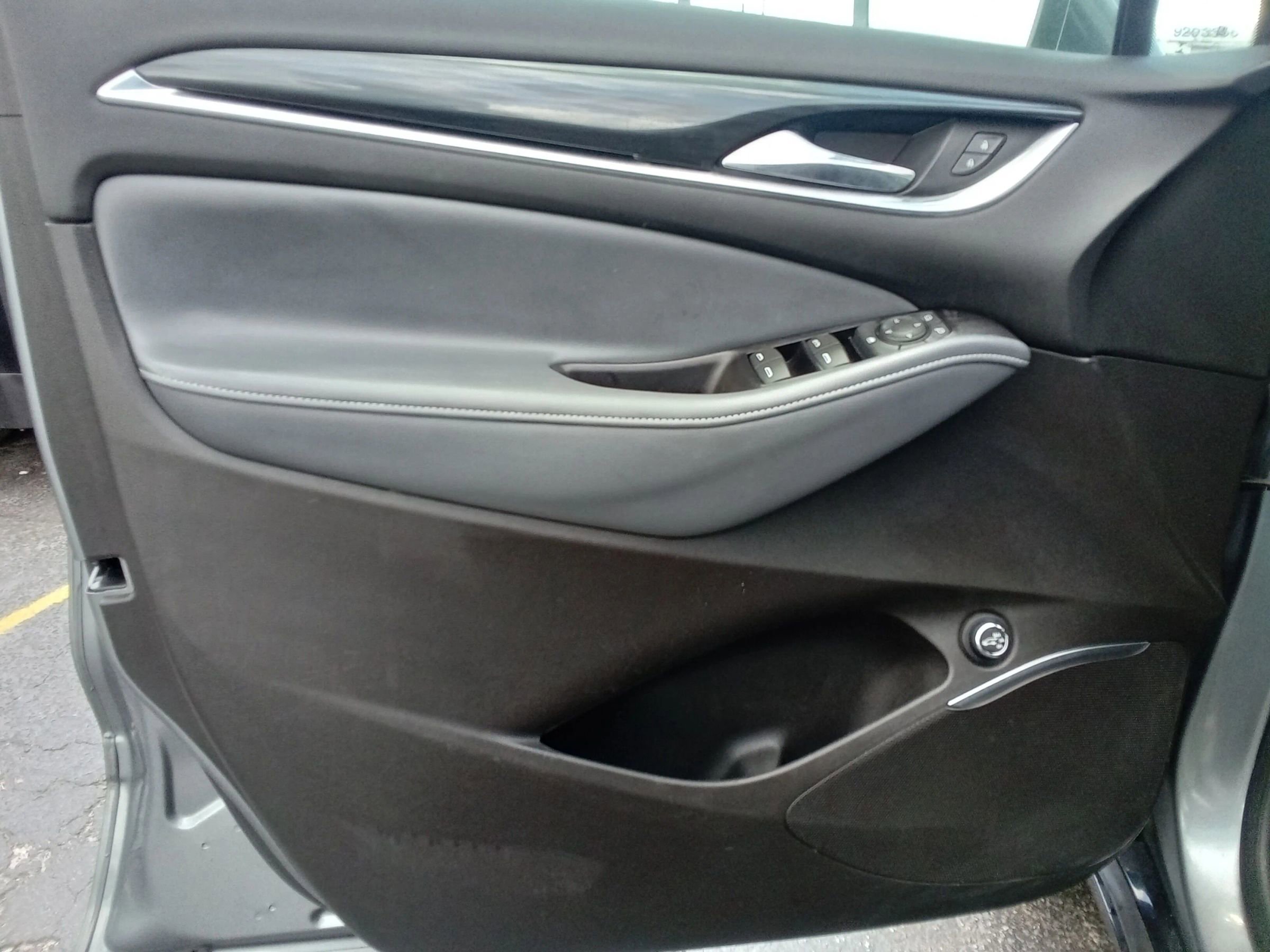 Used 2018 Buick Enclave Essence image 9