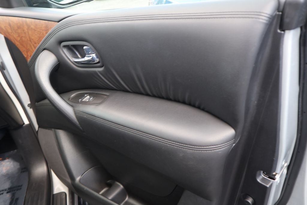 Used 2024 Nissan Armada SL w/ Captain's Chairs Package AWD/4WD image 13