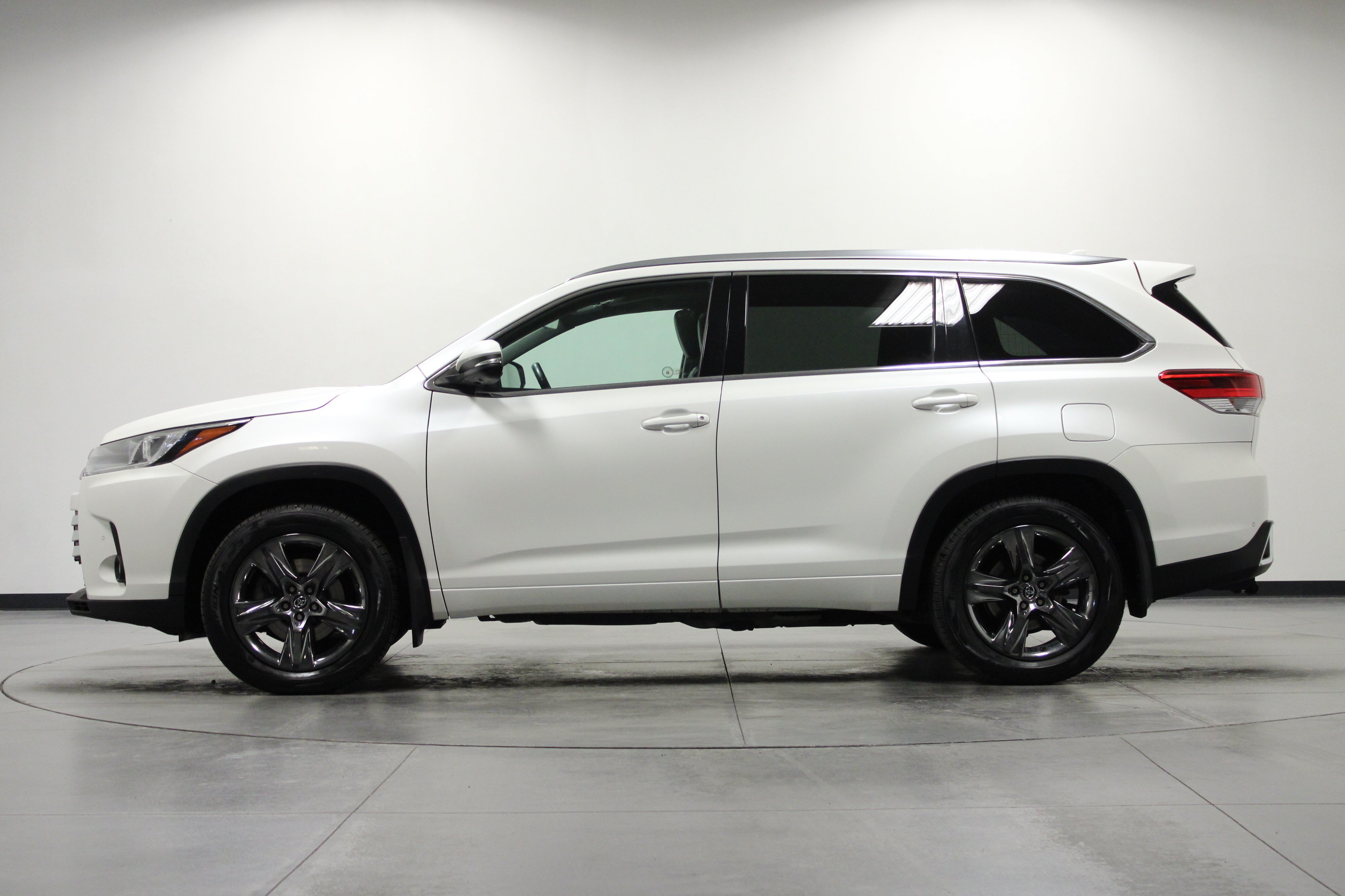 Used 2018 Toyota Highlander Limited AWD/4WD image 7